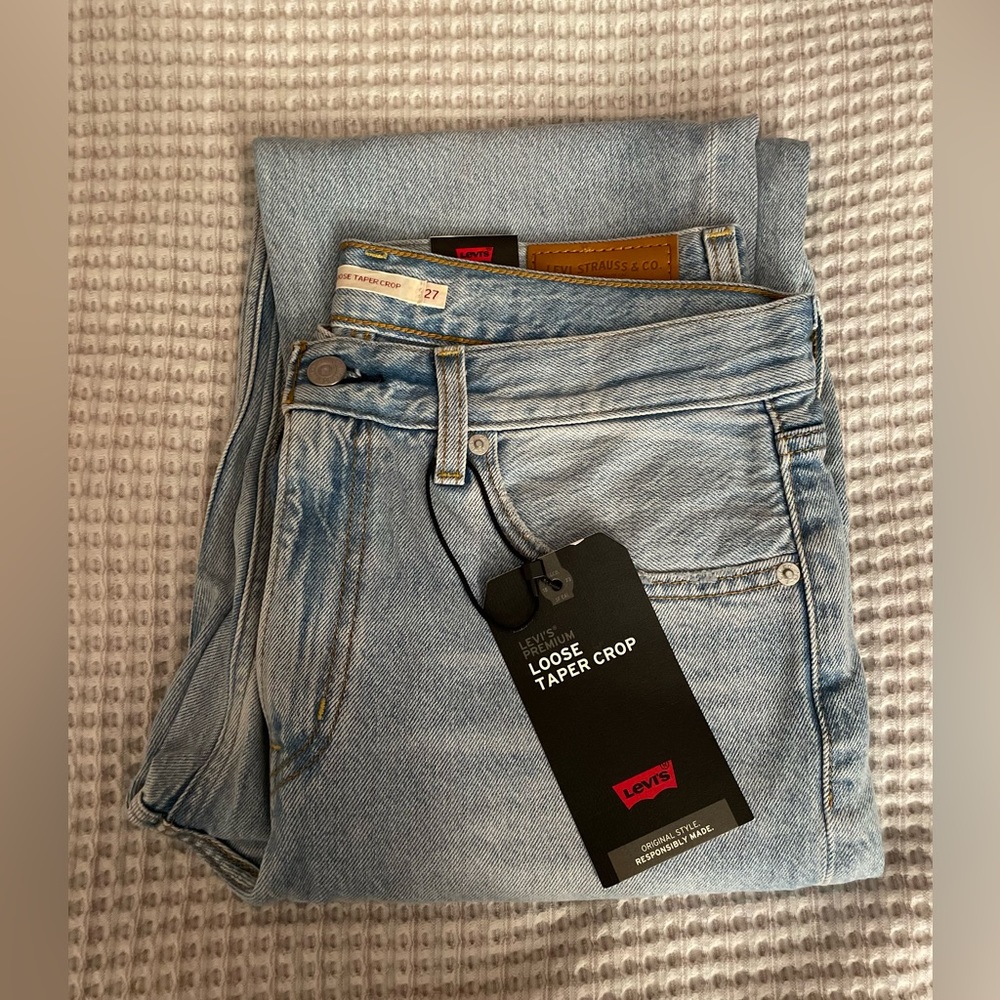 NWT Levis Loose Tapered Crop